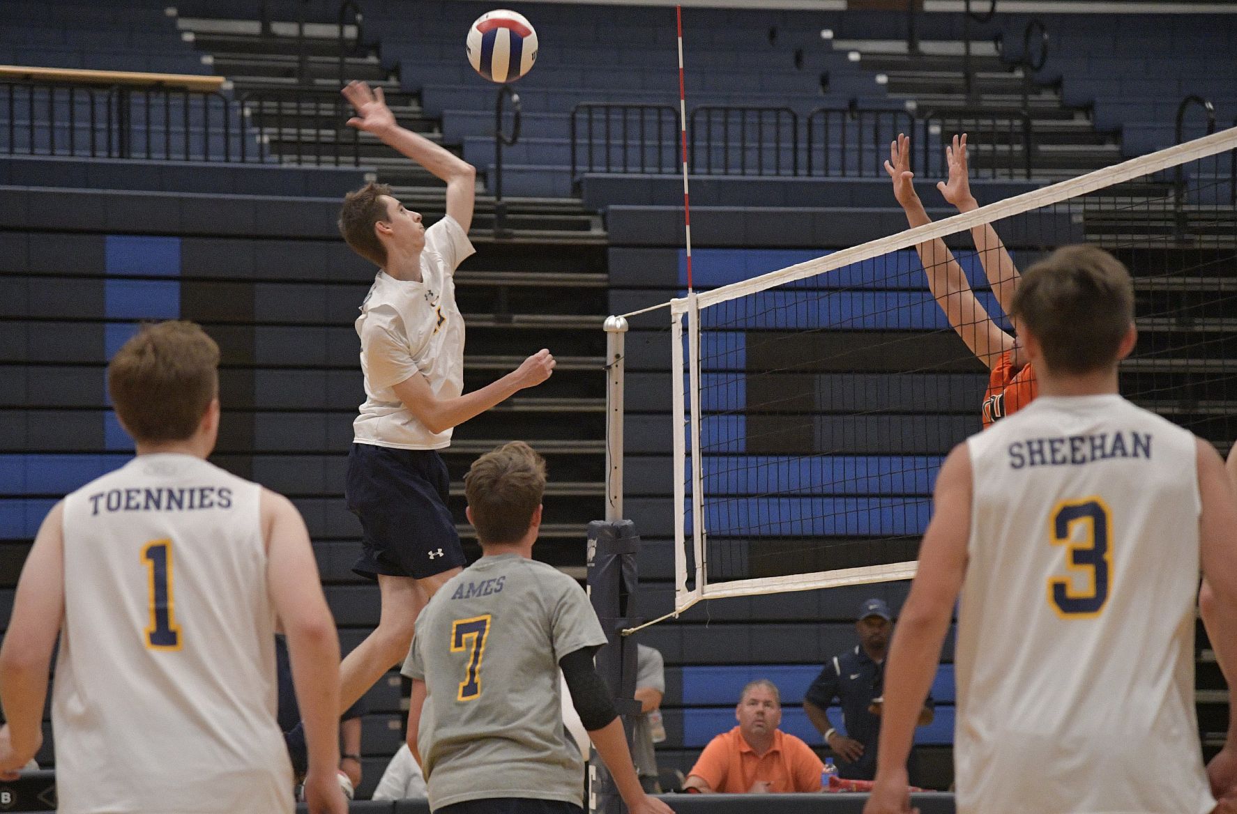 Minooka defeats O'Fallon in 4A boys volleyball sectional final